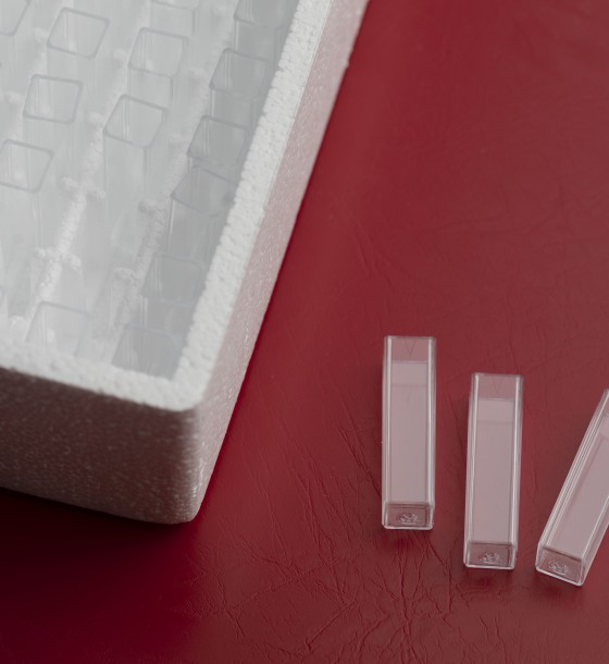 مقاومة التآكل الكيميائي للأواني الزجاجية 4 ml