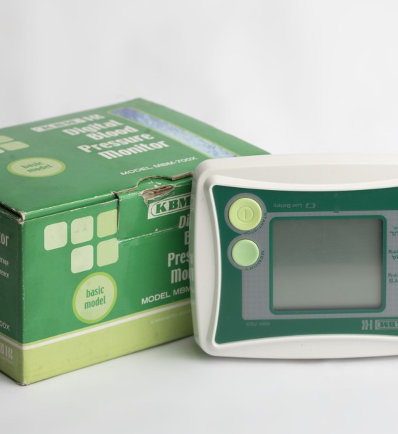 Digital blood pressure monitor