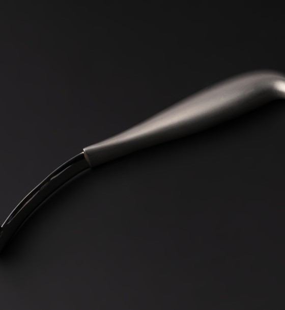 sigmoid notch extra oral retractor
