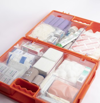 شنطة اسعافات اوليه لون احمر مقاس كبير 