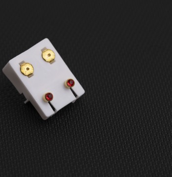 أقراط طبية صنع في الصين