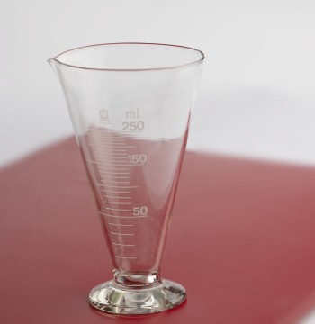 مقياس مخروطي زجاجي