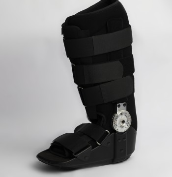 Articulated walking shoe