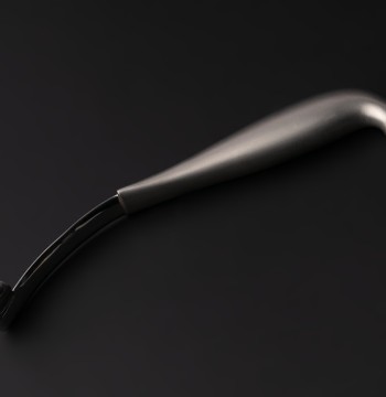sigmoid notch extra oral retractor